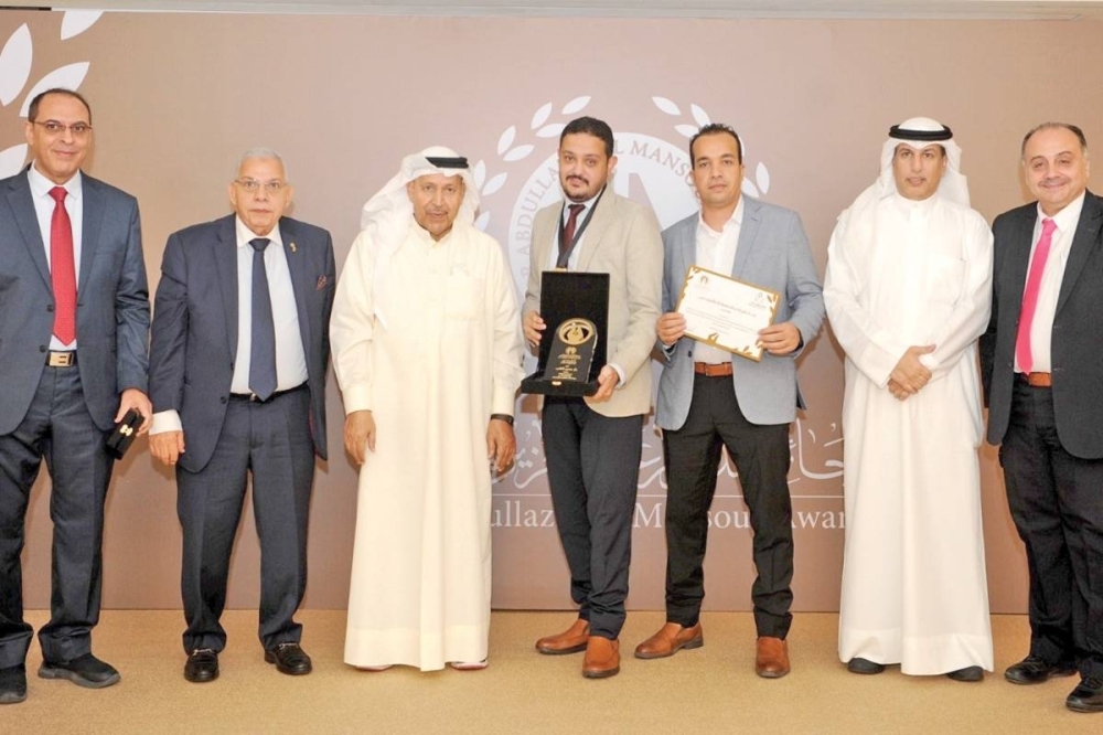 عصير الكتب تتوج بجائزة الدكتور عبد العزيز المنصور لدورتها الرابعة